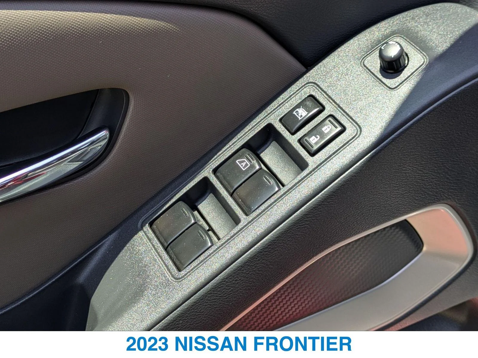 Used 2023 Red Nissan SV image 13