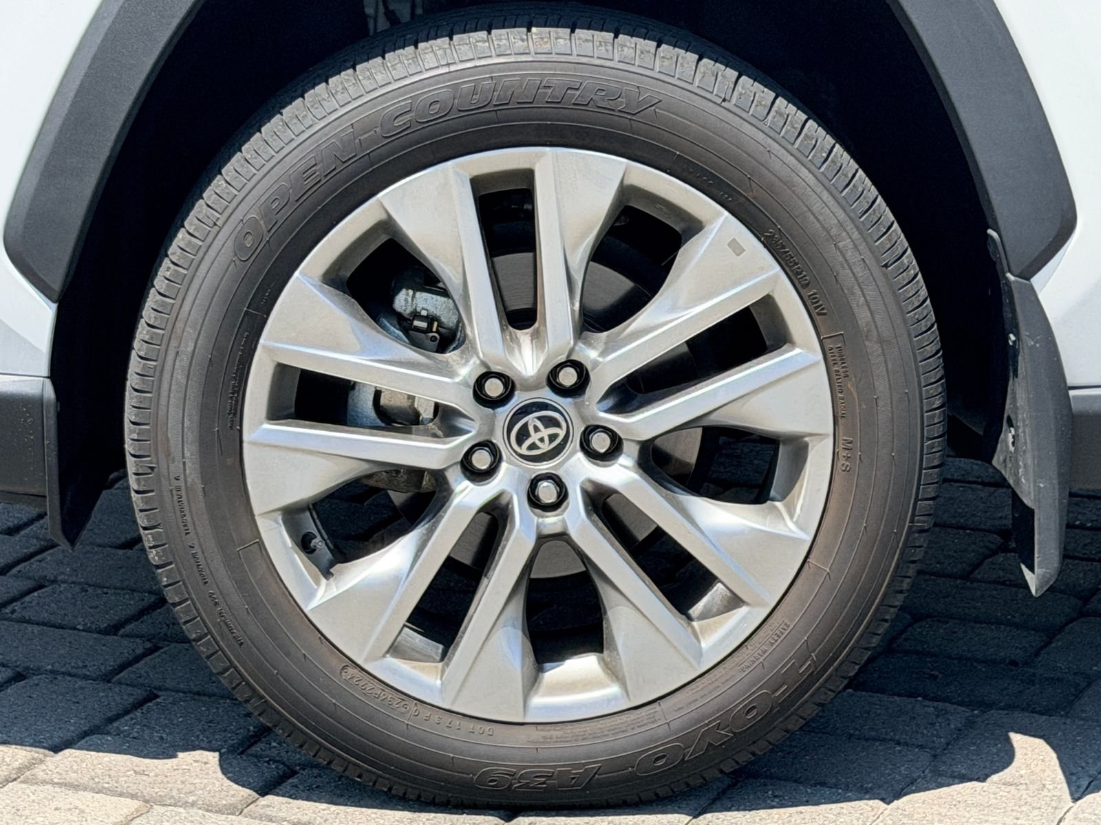 Used 2024 Pearl Toyota XLE Premium image 12