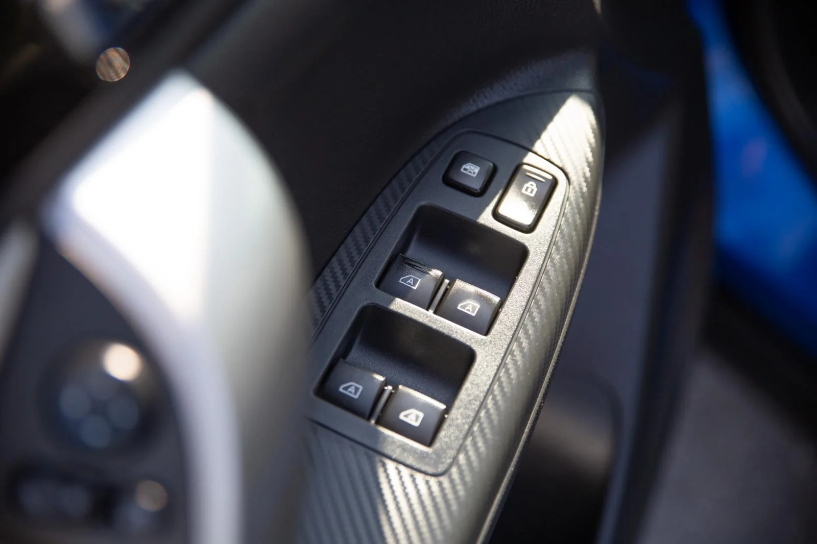 Used 2024 Lightning Blue Metallic Mitsubishi SEL image 20