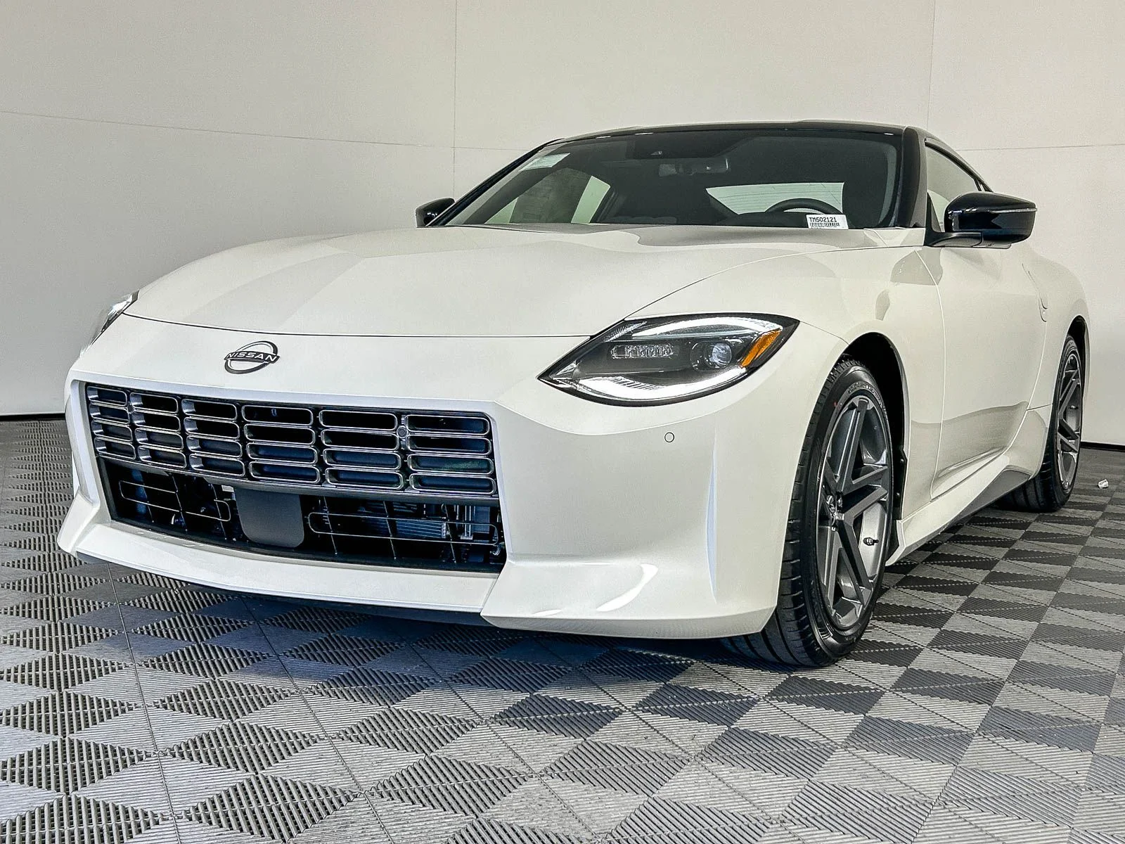 New 2026 White Nissan Sport image 3