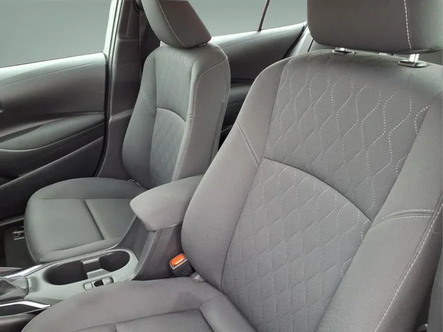 2025 Toyota Corolla LE - Photo 13