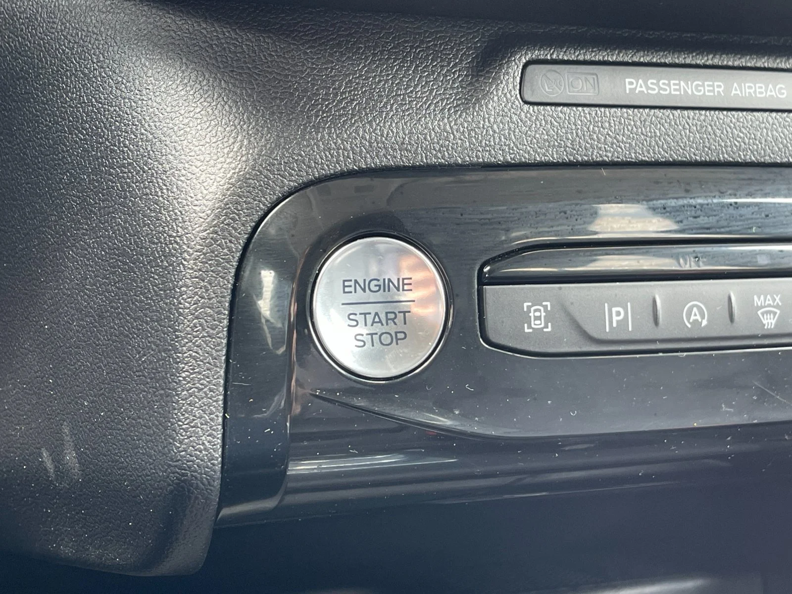 Used 2024  Ford Platinum image 25