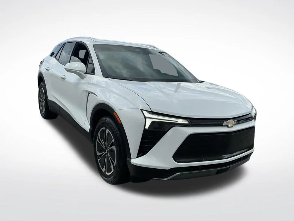 Used 2024 White Chevrolet LT image 20
