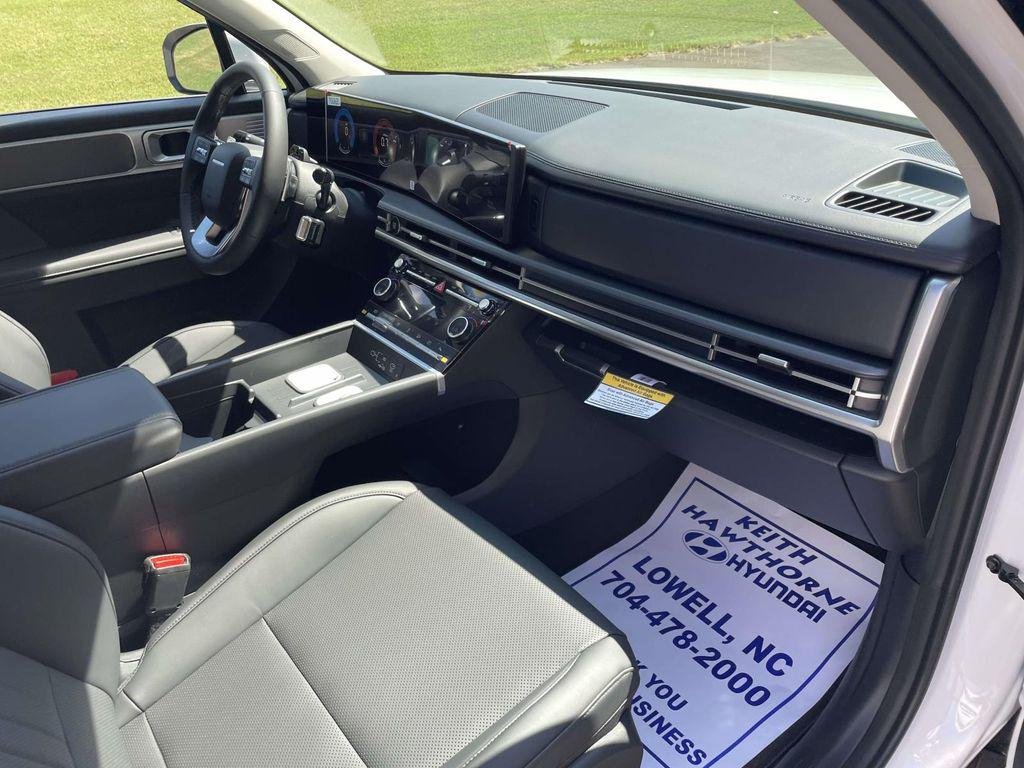 New 2027 White Hyundai SEL AWD image 9