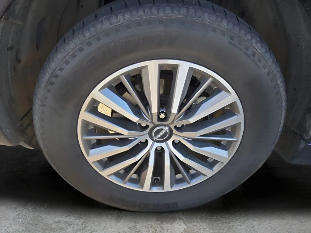 Used 2021 Hermosa Blue Pearl Nissan SL image 9