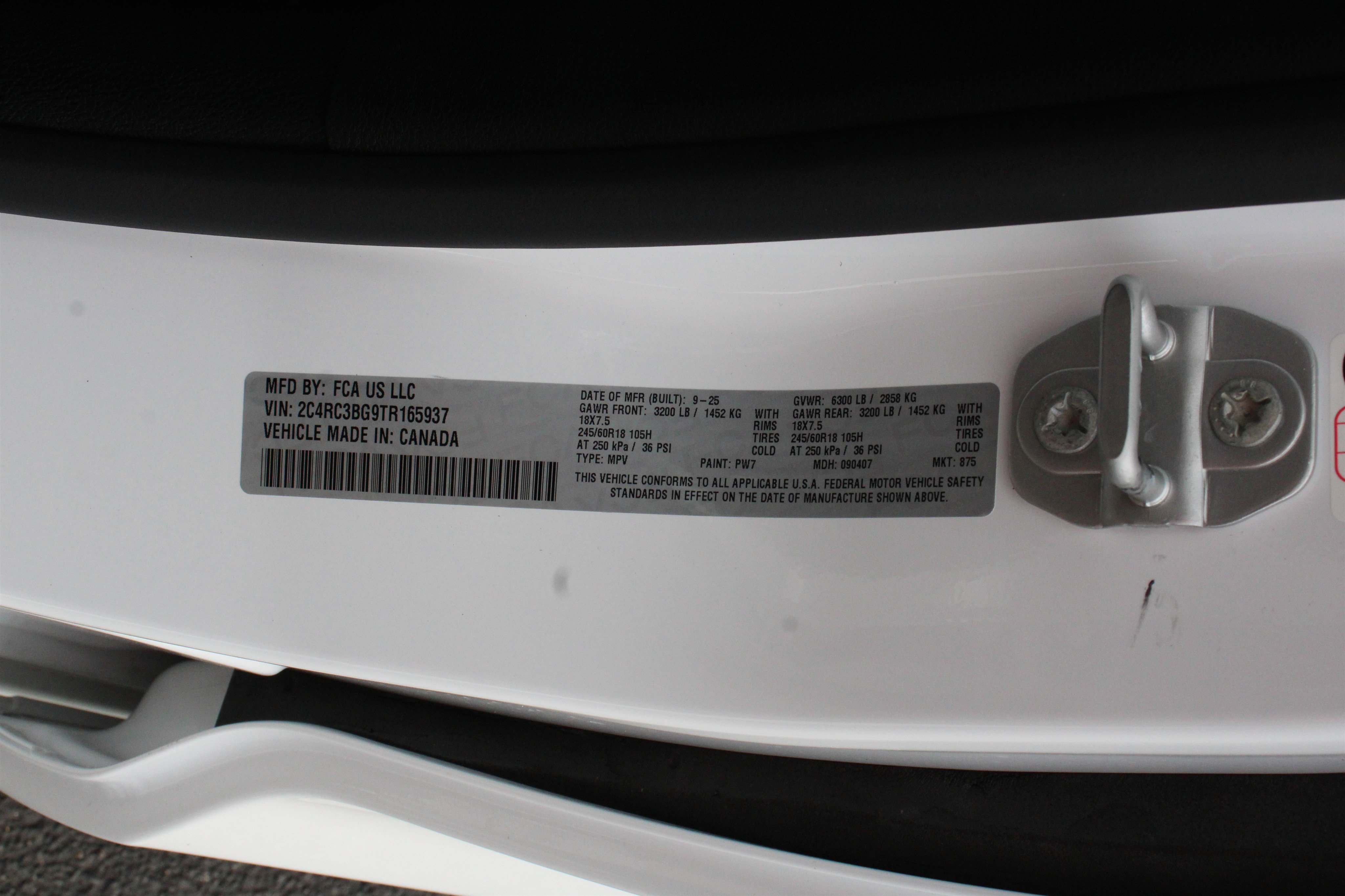 New 2026 Bright White Clear-Coat Exterior Paint Chrysler Select image 43