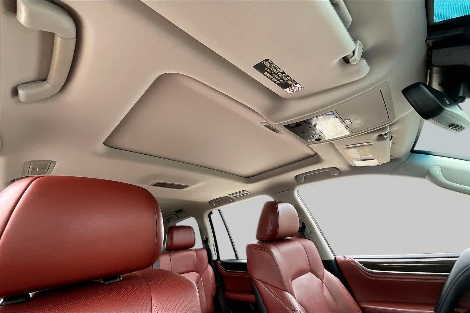 Used 2019 Atomic Silver Lexus  image 12