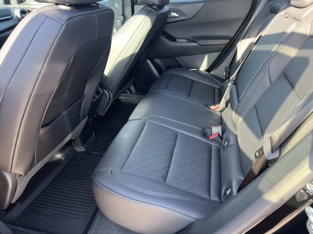 2027 Chevrolet Equinox LT - Photo 9