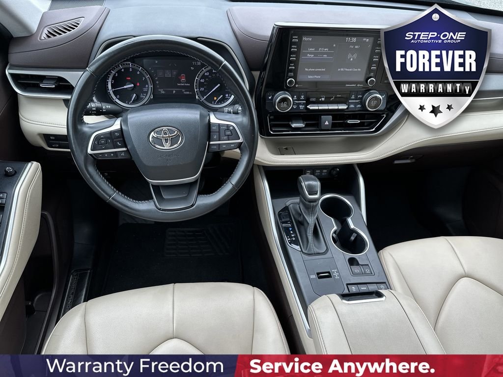 Used 2022  Toyota XLE image 16