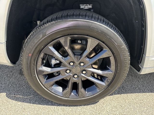 New 2026 Silver Jeep Limited Reserve image 18