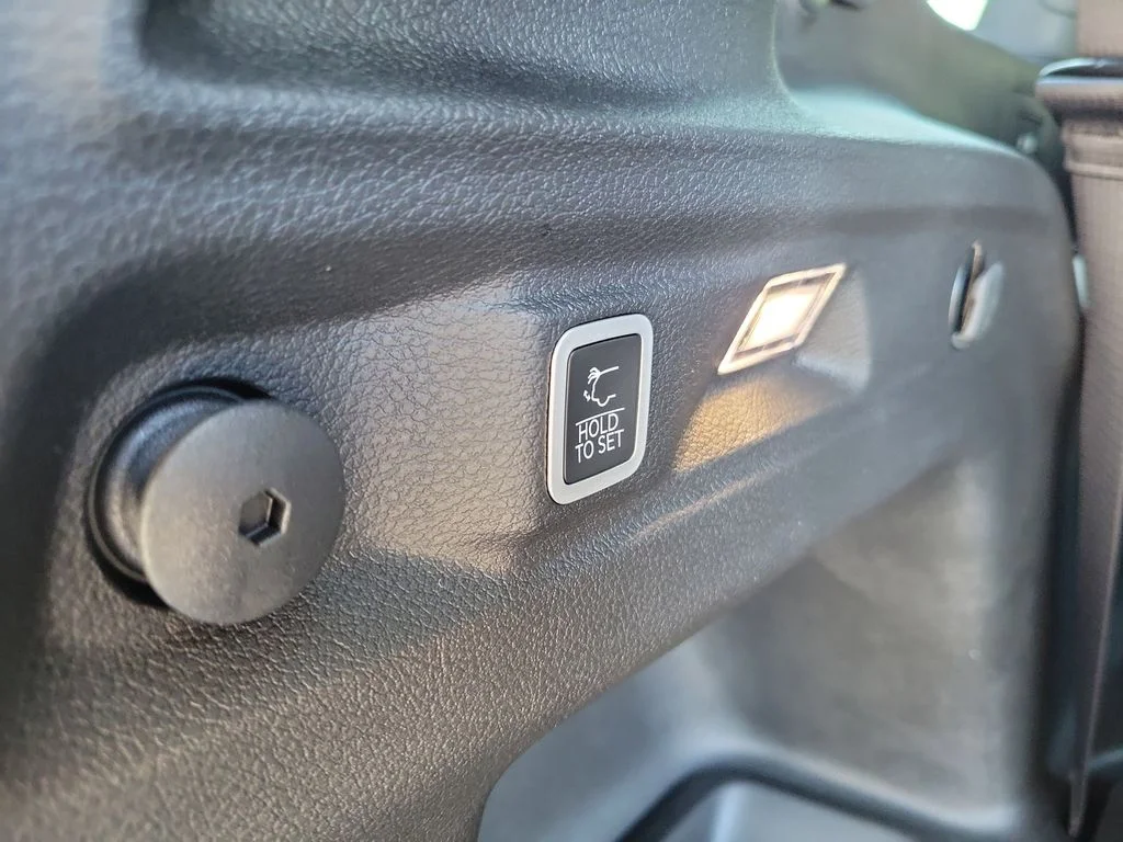 New 2026 Baltic Gray Metallic Clearcoat Jeep Altitude image 28