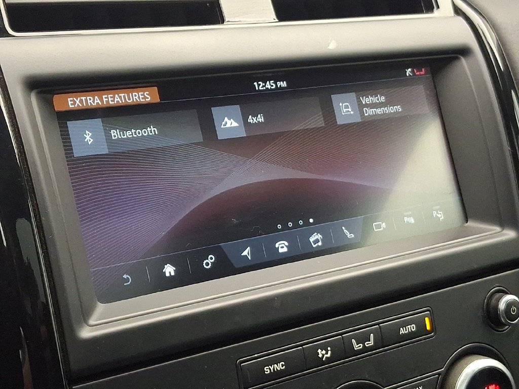 Used 2020  Land Rover SE image 27