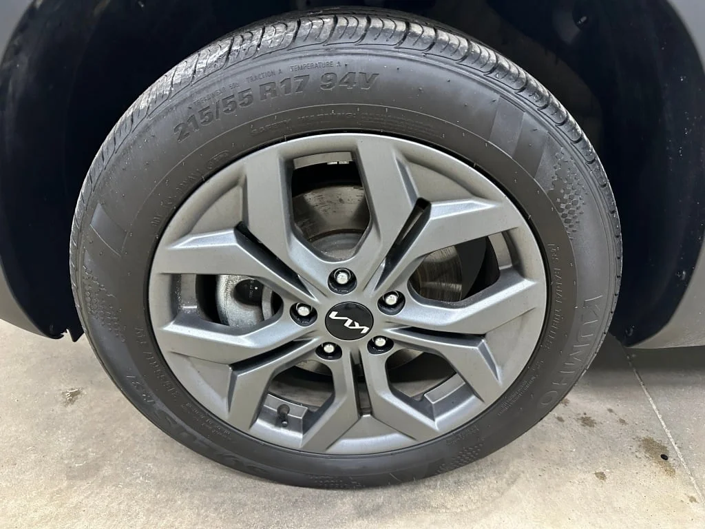 Certified Used 2024 Steel Gray Kia LX image 32