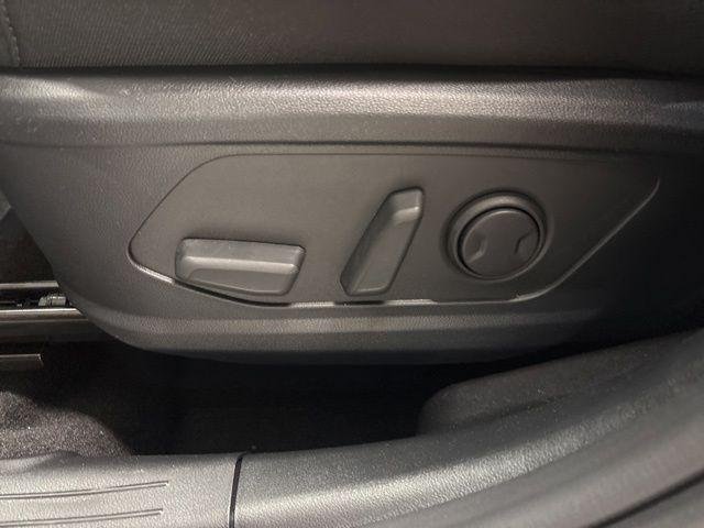 New 2026 White Hyundai SEL AWD image 9