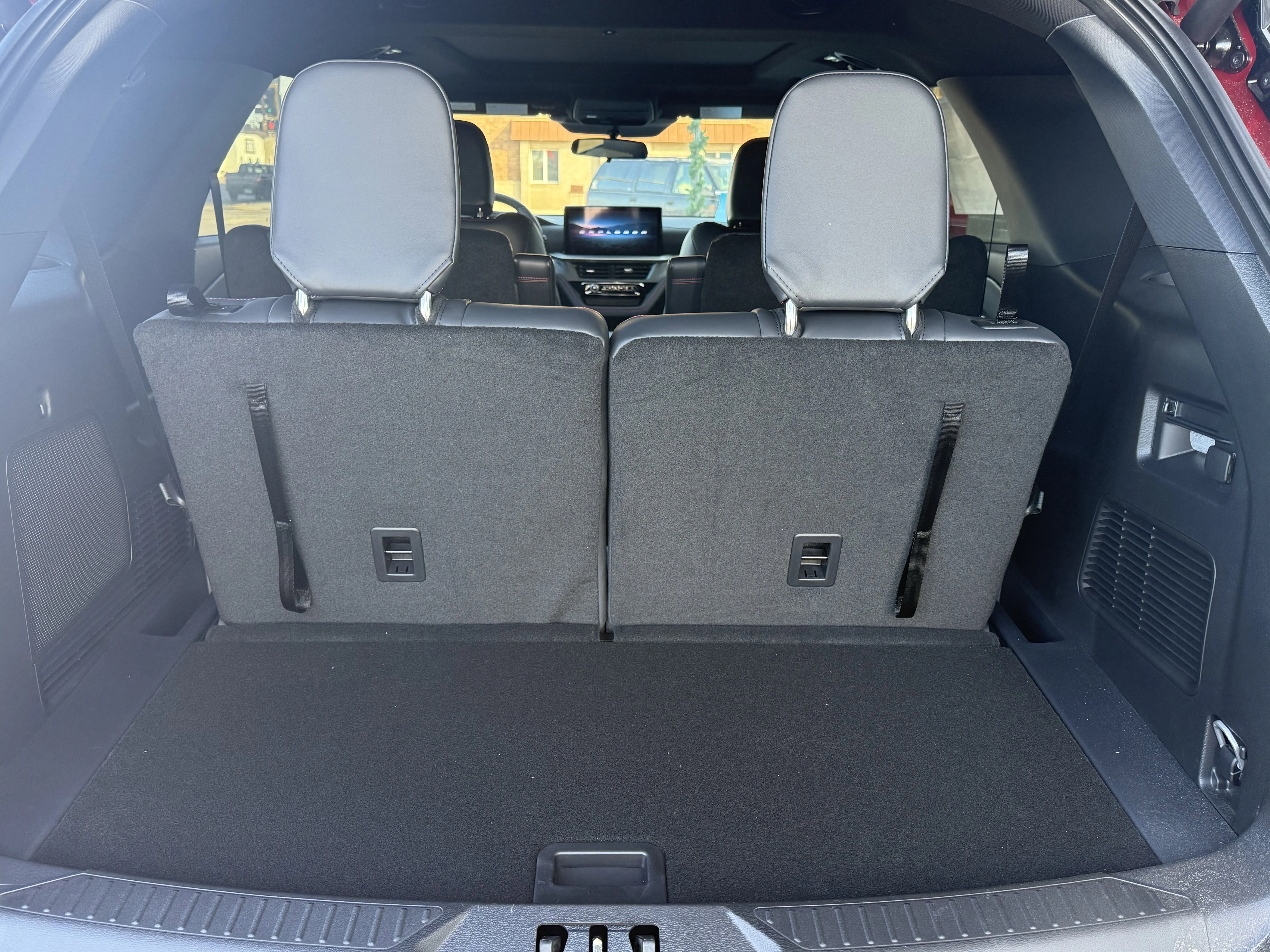 2026 Ford Explorer ST-Line - Photo 16