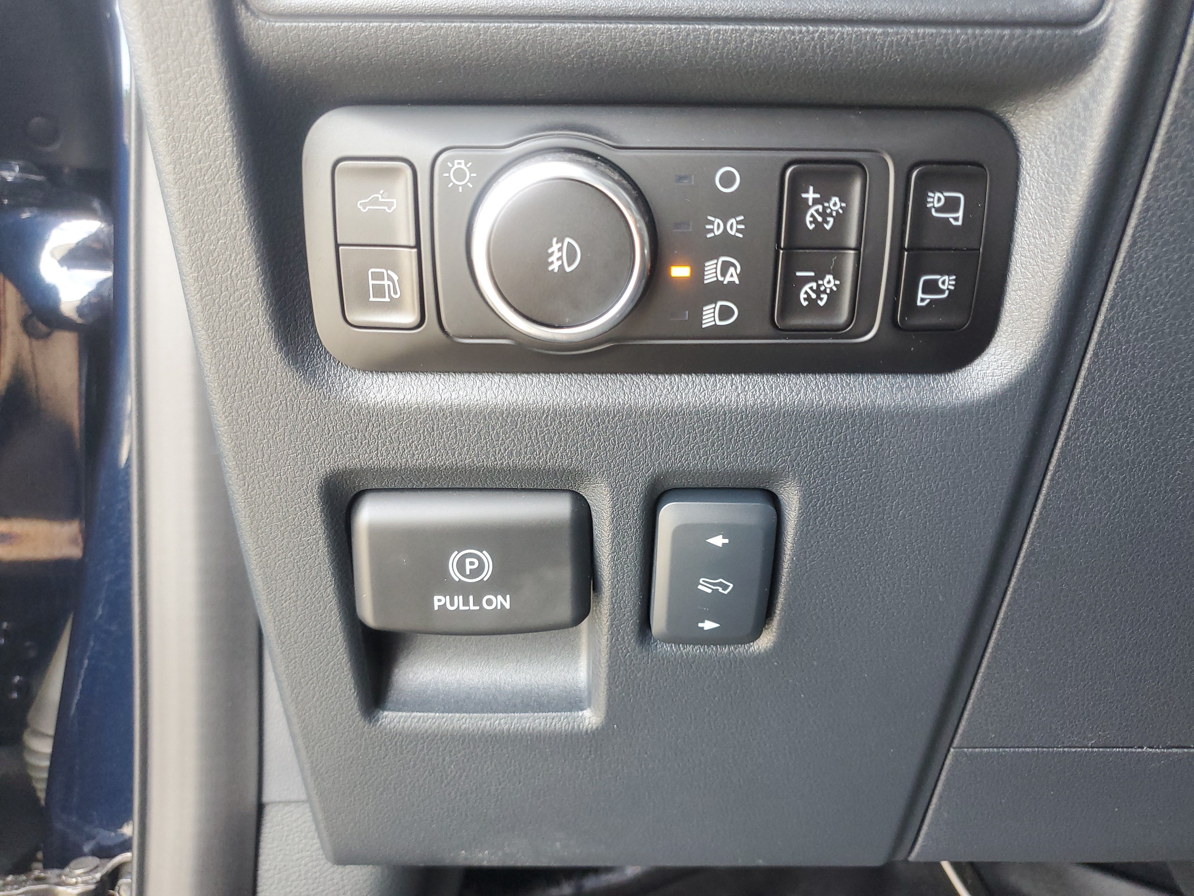 Used 2025 Antimatter Blue Metallic Ford LARIAT image 27