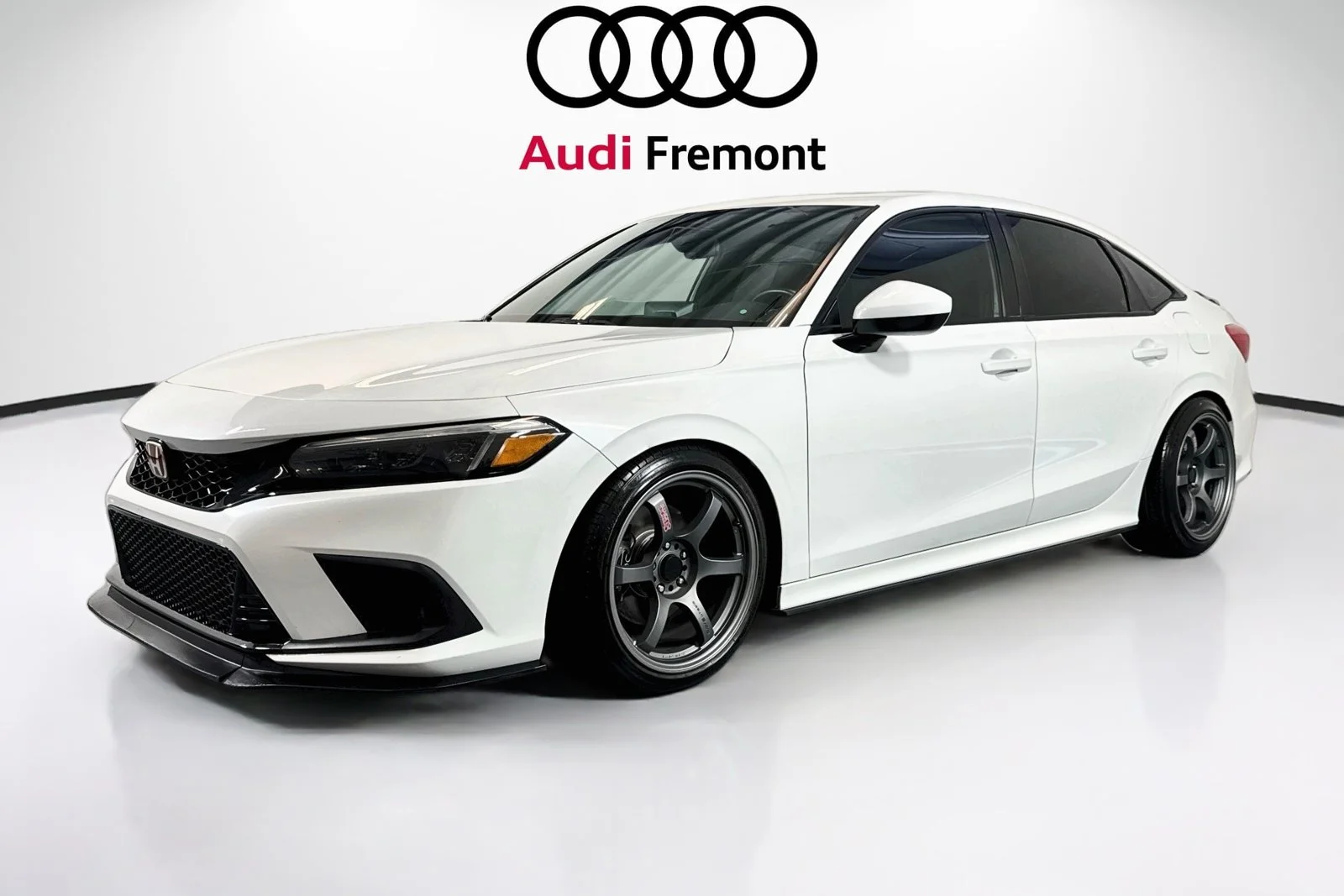 Used 2023 Platinum White Pearl Honda  image 2