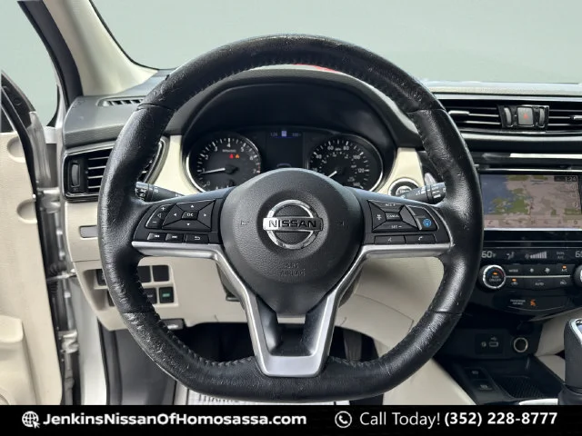 Used 2021 Silver Nissan SL image 46