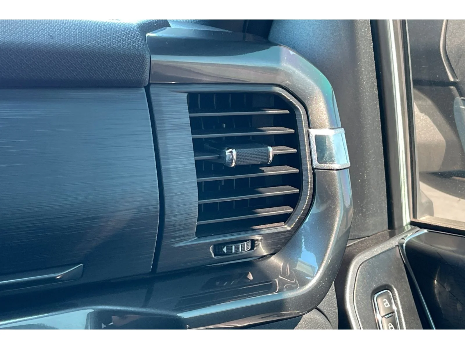 Used 2021 Space White Metallic Ford XLT image 28