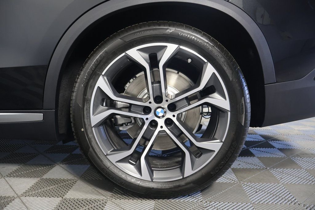Used 2026 Black Sapphire Metallic BMW xDrive50e image 10