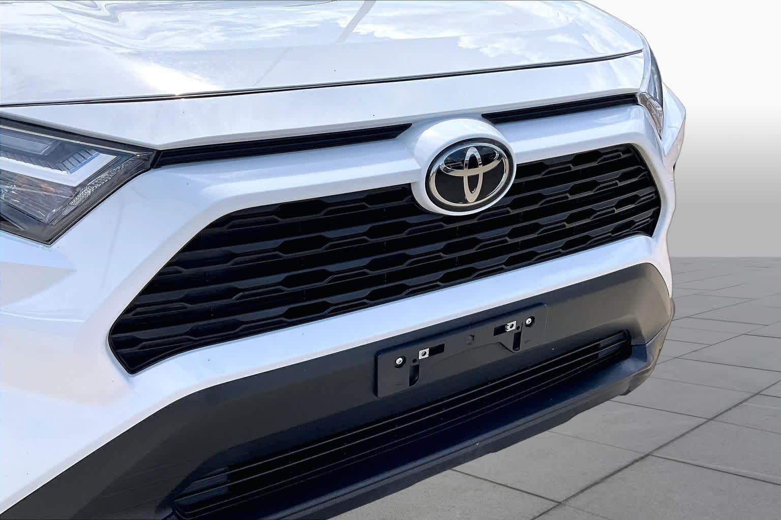 Used 2025 Ice Cap Toyota XLE image 30