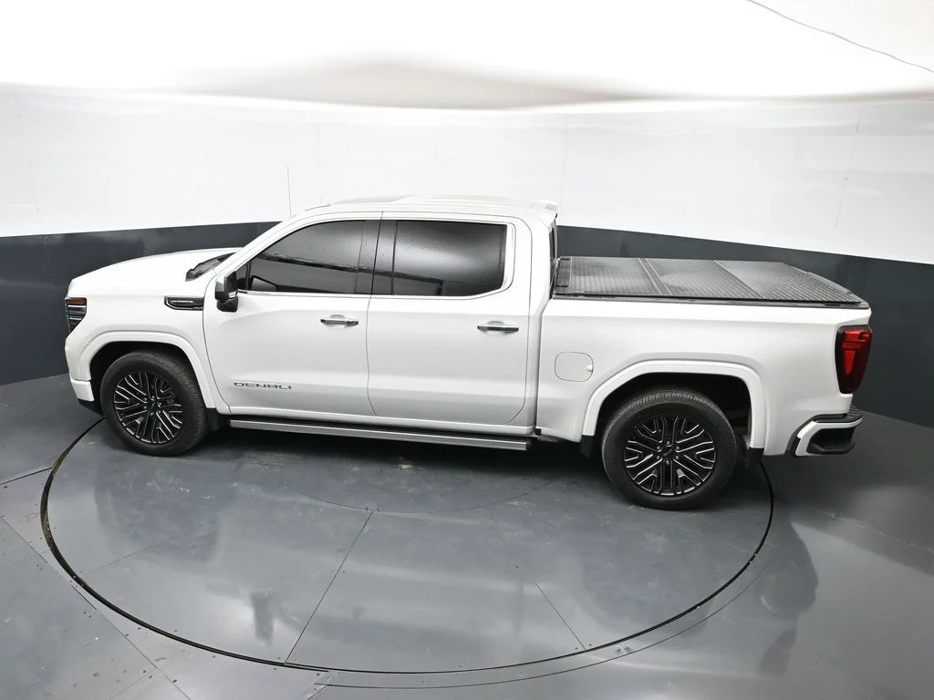 Used 2022 White GMC Denali Ultimate image 45