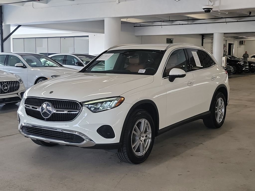 Certified Used 2023 White Mercedes-Benz GLC 300 image 3