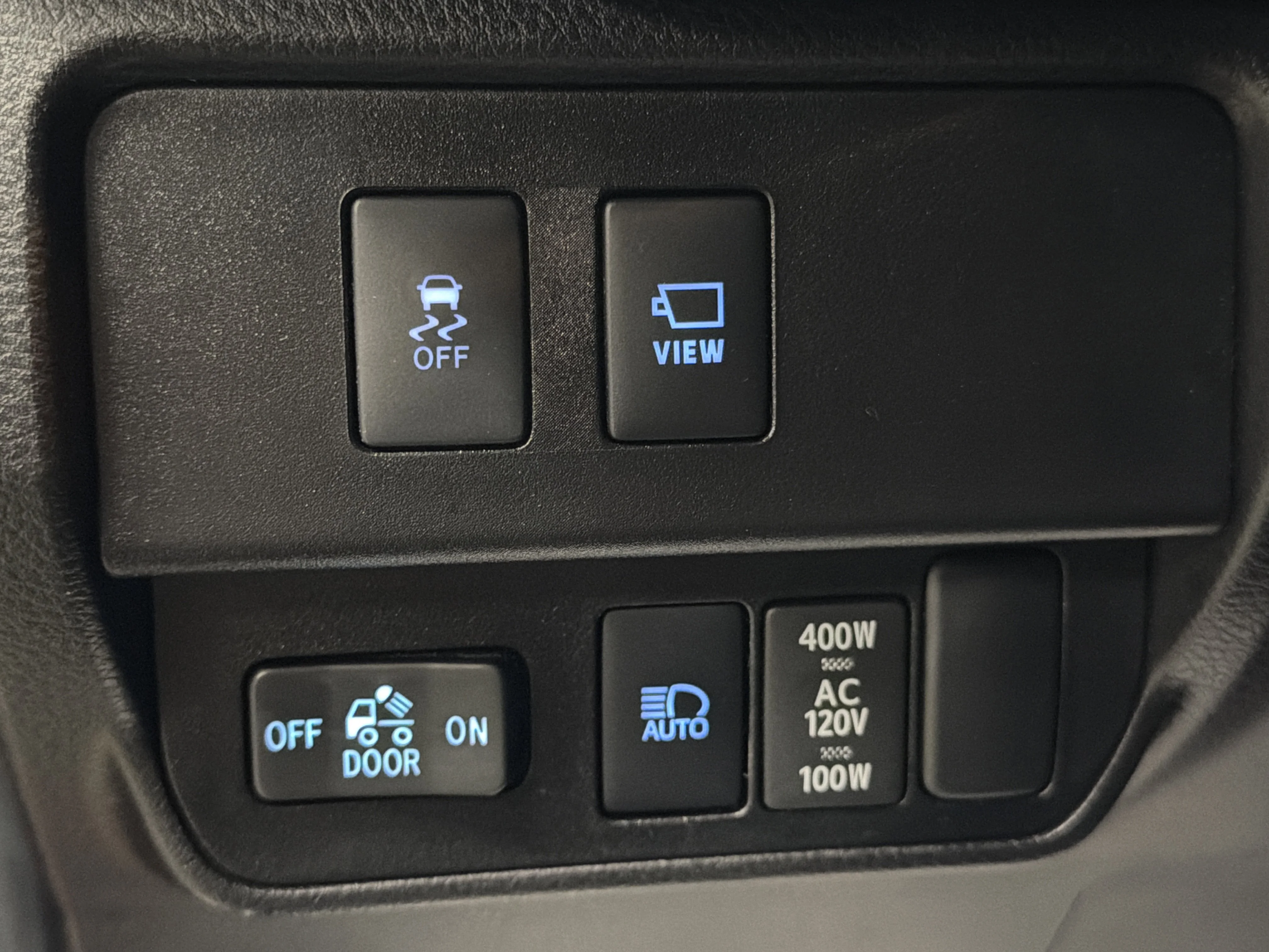 Used 2022 Barcelona Red Metallic Toyota  image 23