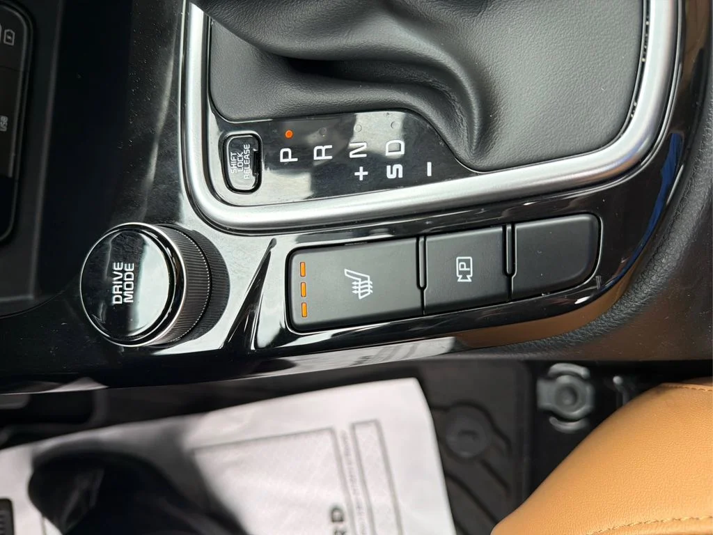 Used 2024 Snow White Pearl Kia EX image 37