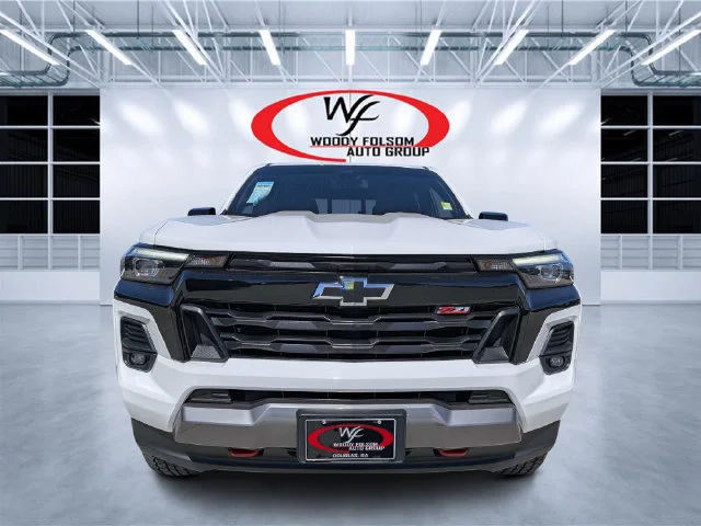 Used 2023 White Chevrolet Z71 image 8
