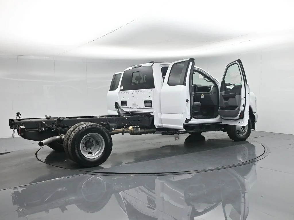 New 2025 White Ford XL image 5