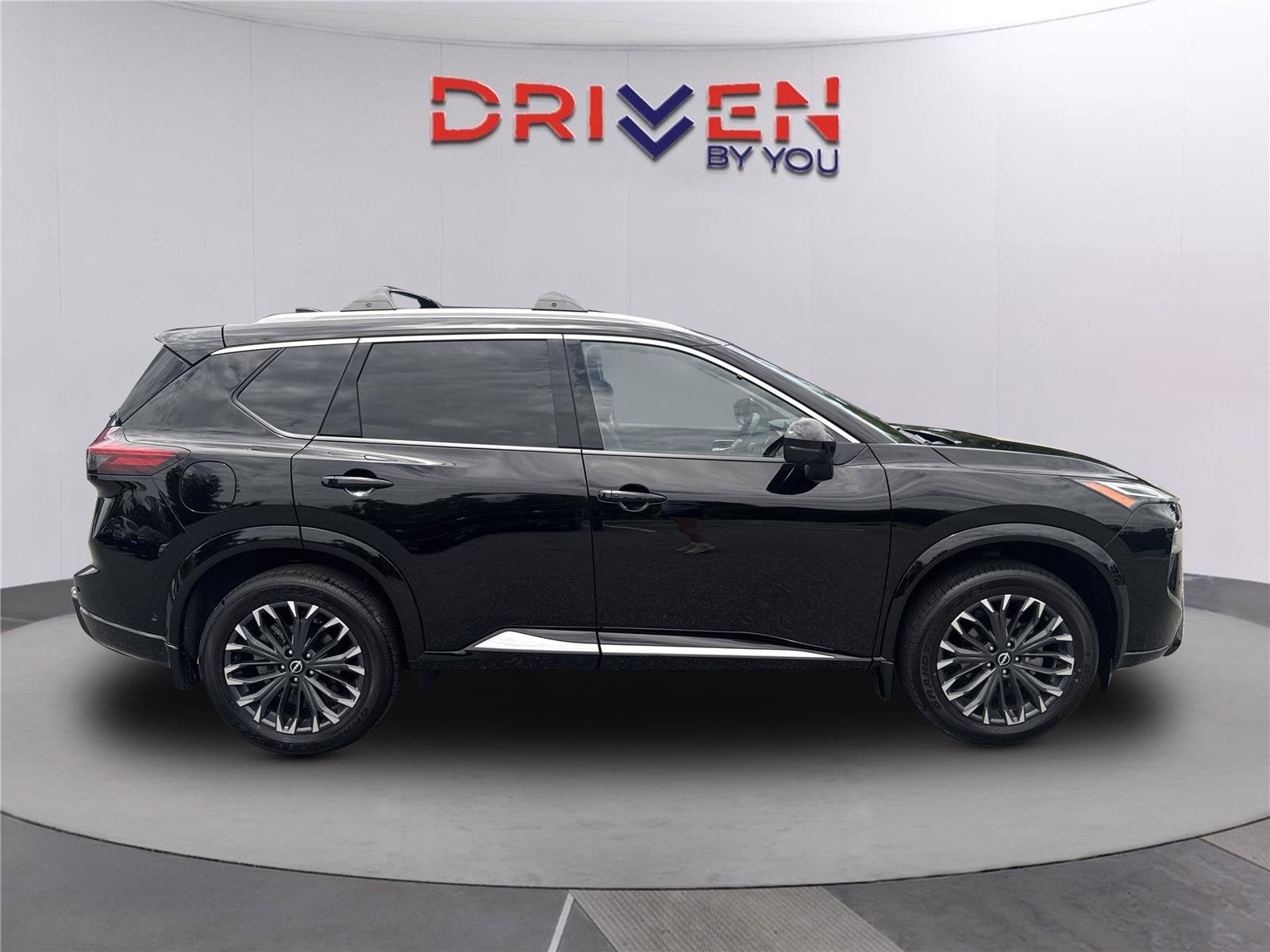 Used 2026 Super Black Nissan Platinum image 3