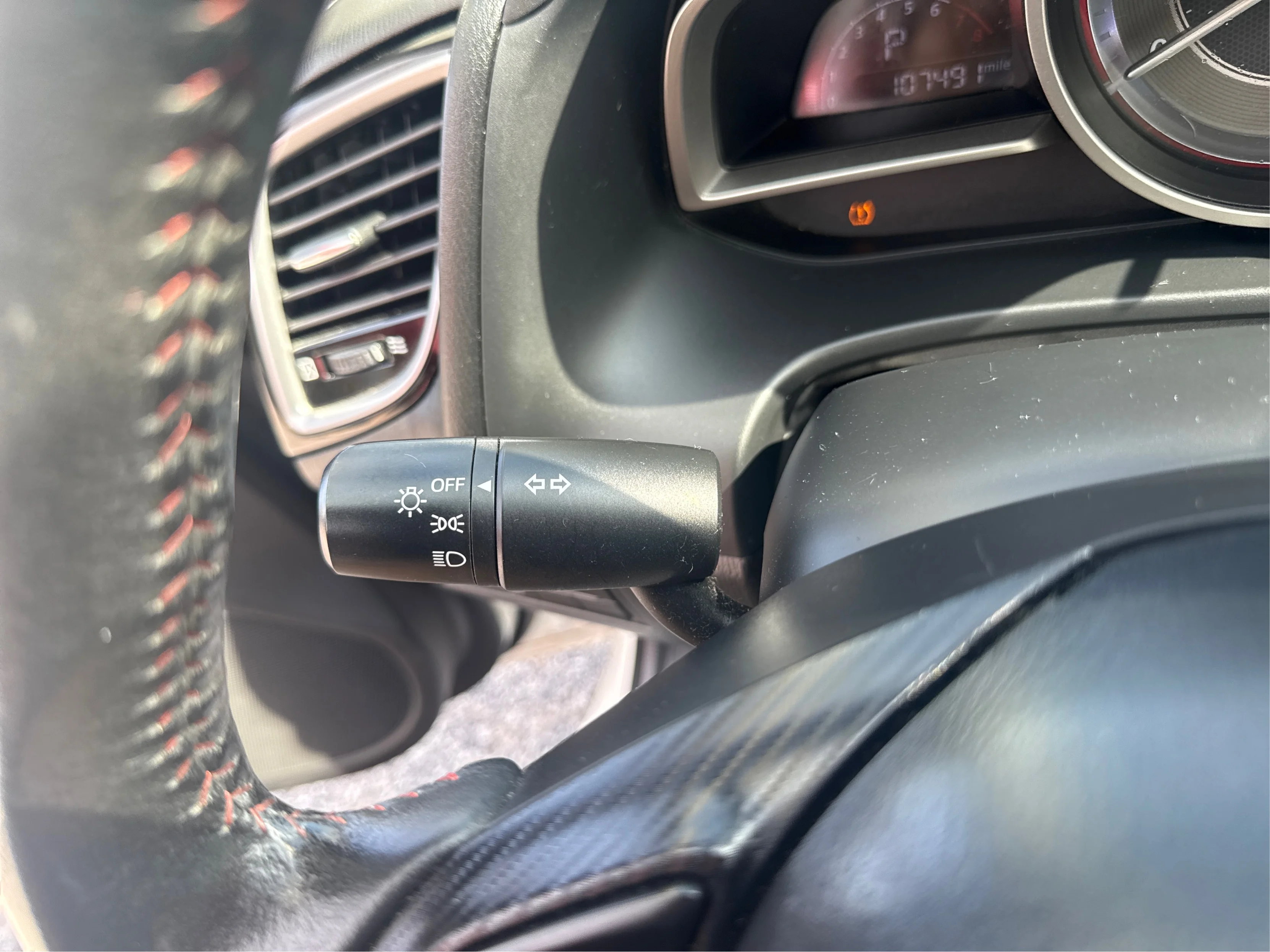 Used 2014 White Mazda i Touring image 18