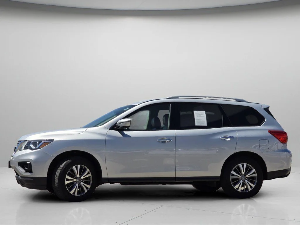 Used 2020 Brilliant Silver Metallic Nissan SL image 19