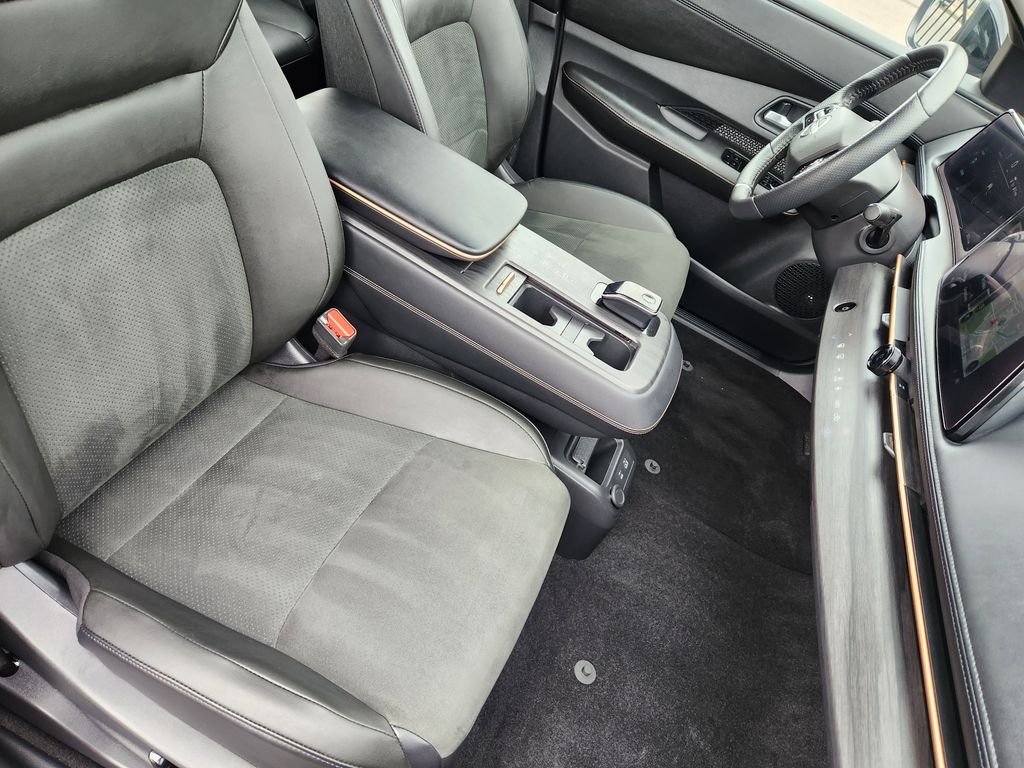 Used 2023 Gray Nissan EVOLVE+ image 11