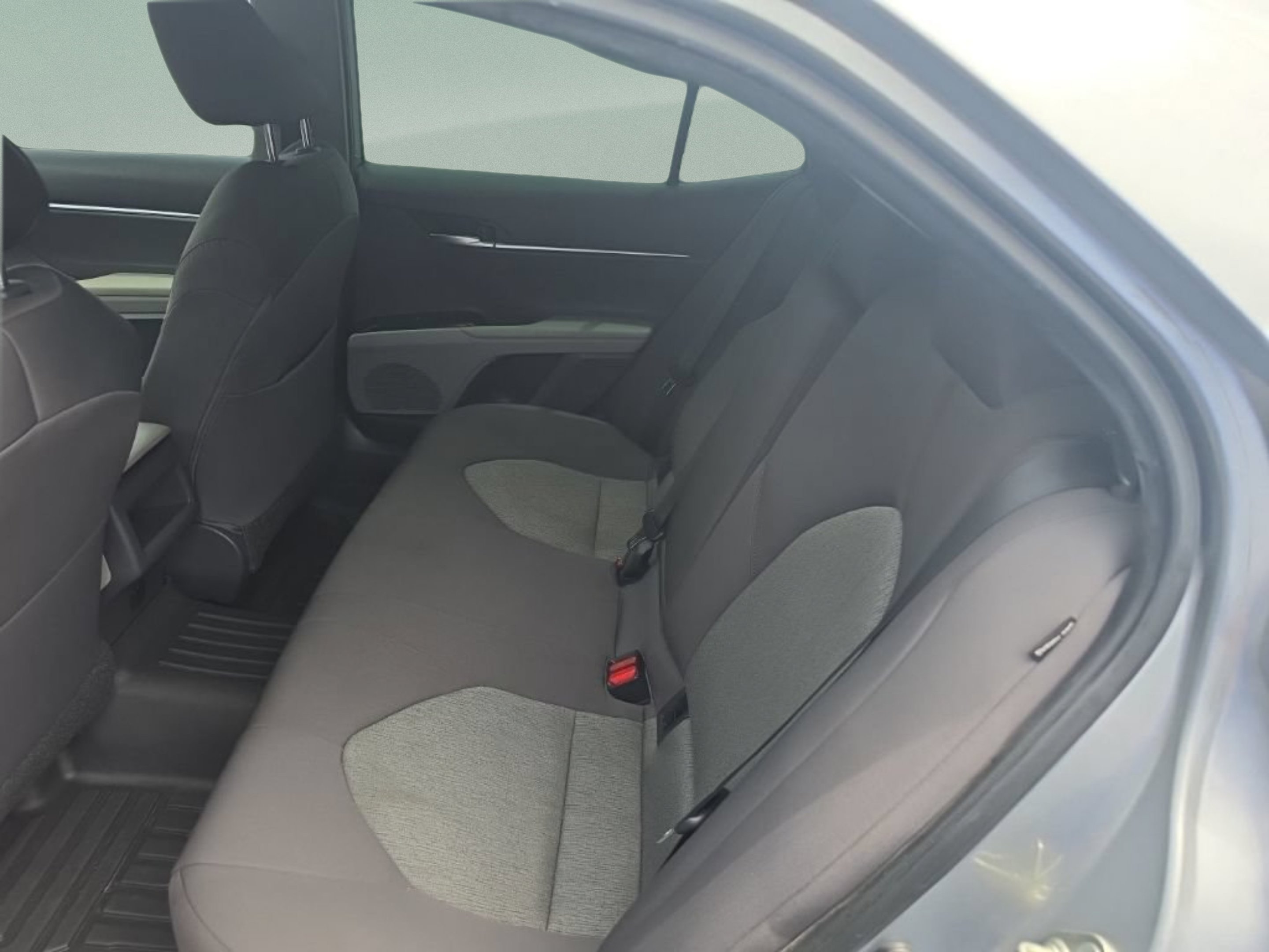 Used 2019 Silver Toyota LE image 18