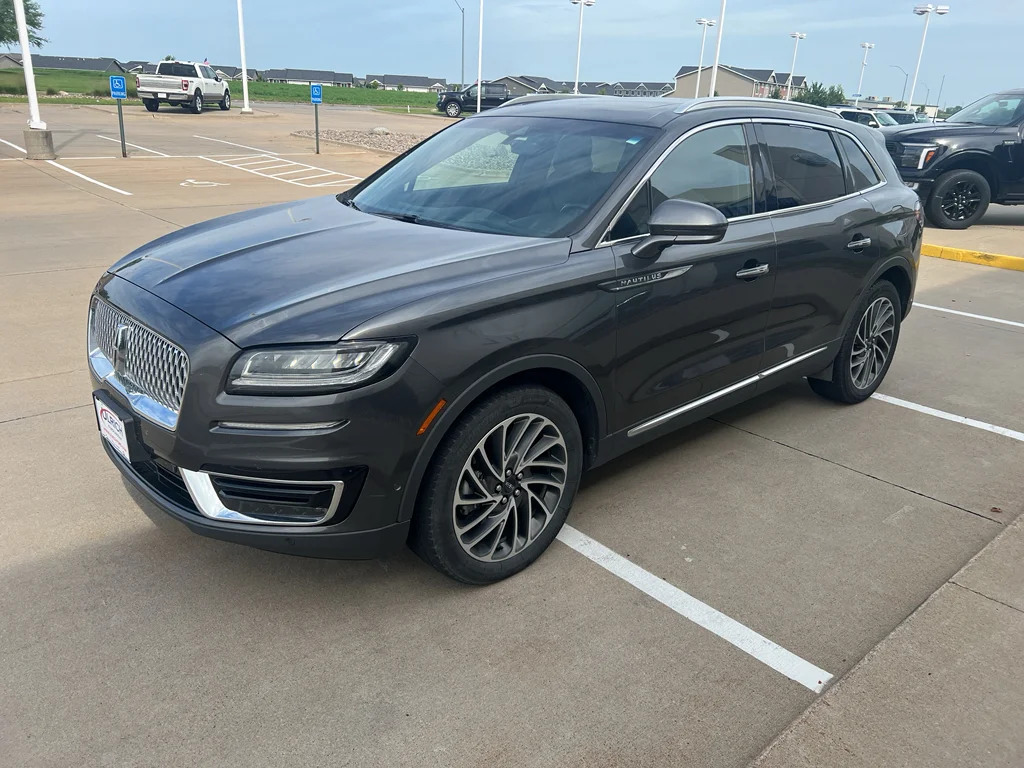 Used 2019 Magnetic Gray Metallic Lincoln Reserve image 4