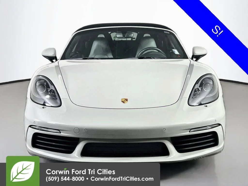 Used 2019  Porsche  image 3