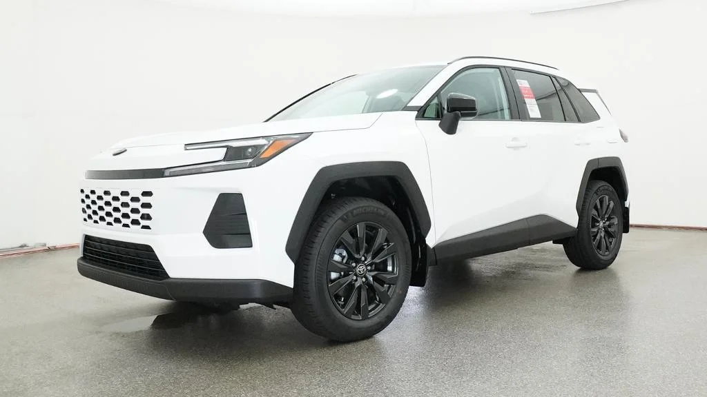 New 2026 Ice Cap Toyota XLE Premium image 6