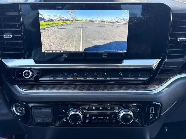 Used 2022 Silver GMC Elevation image 13