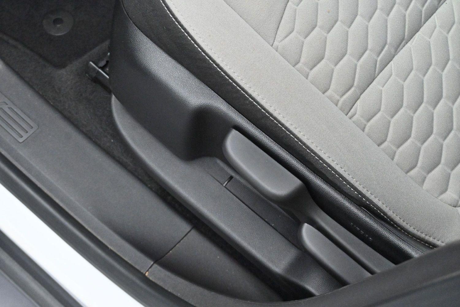 Used 2019 SUMMIT WHITE Chevrolet LS image 14