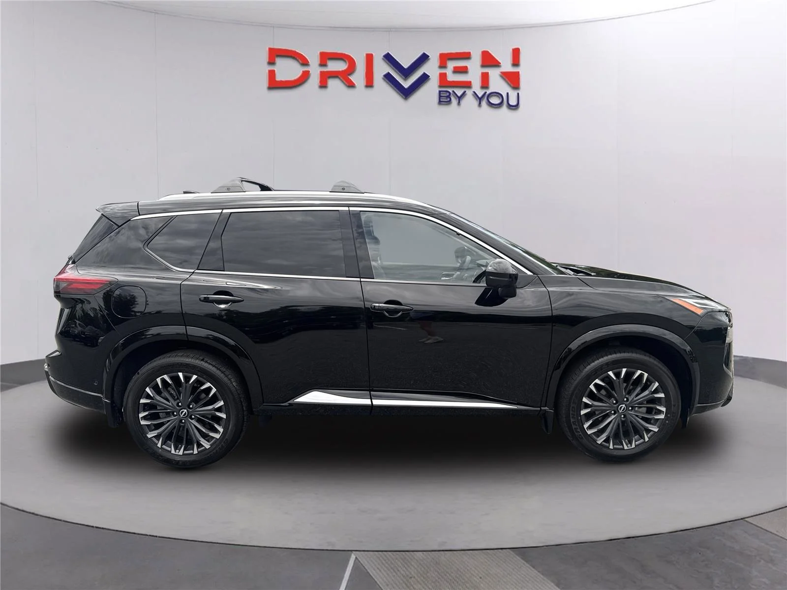 Used 2026 Super Black Nissan Platinum image 3