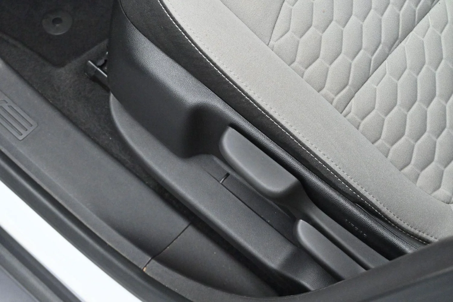 Used 2019 SUMMIT WHITE Chevrolet LS image 14