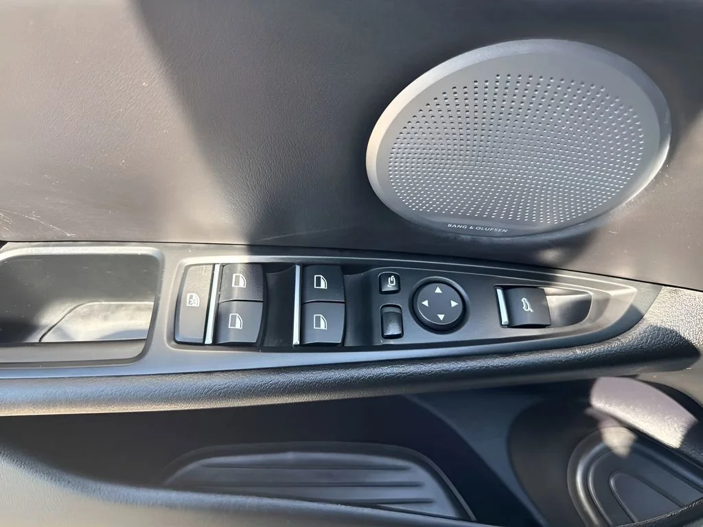 Used 2018  BMW  image 28