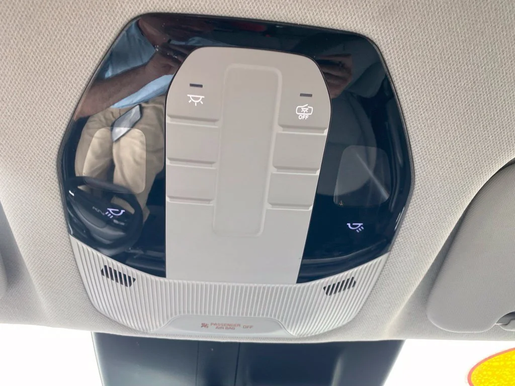 Used 2025  Kia LXS image 22