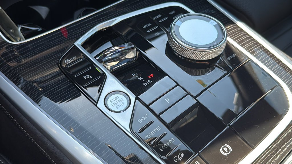 Used 2026 Carbon Black Metallic BMW M60i image 18