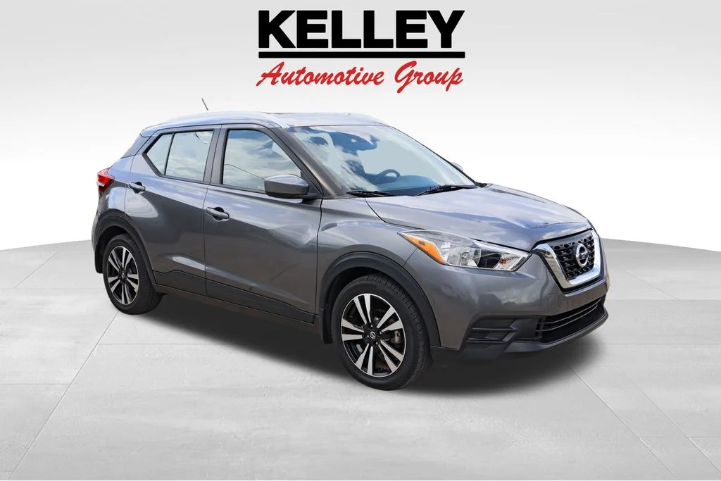 Used 2018 Gray Nissan SV image 1