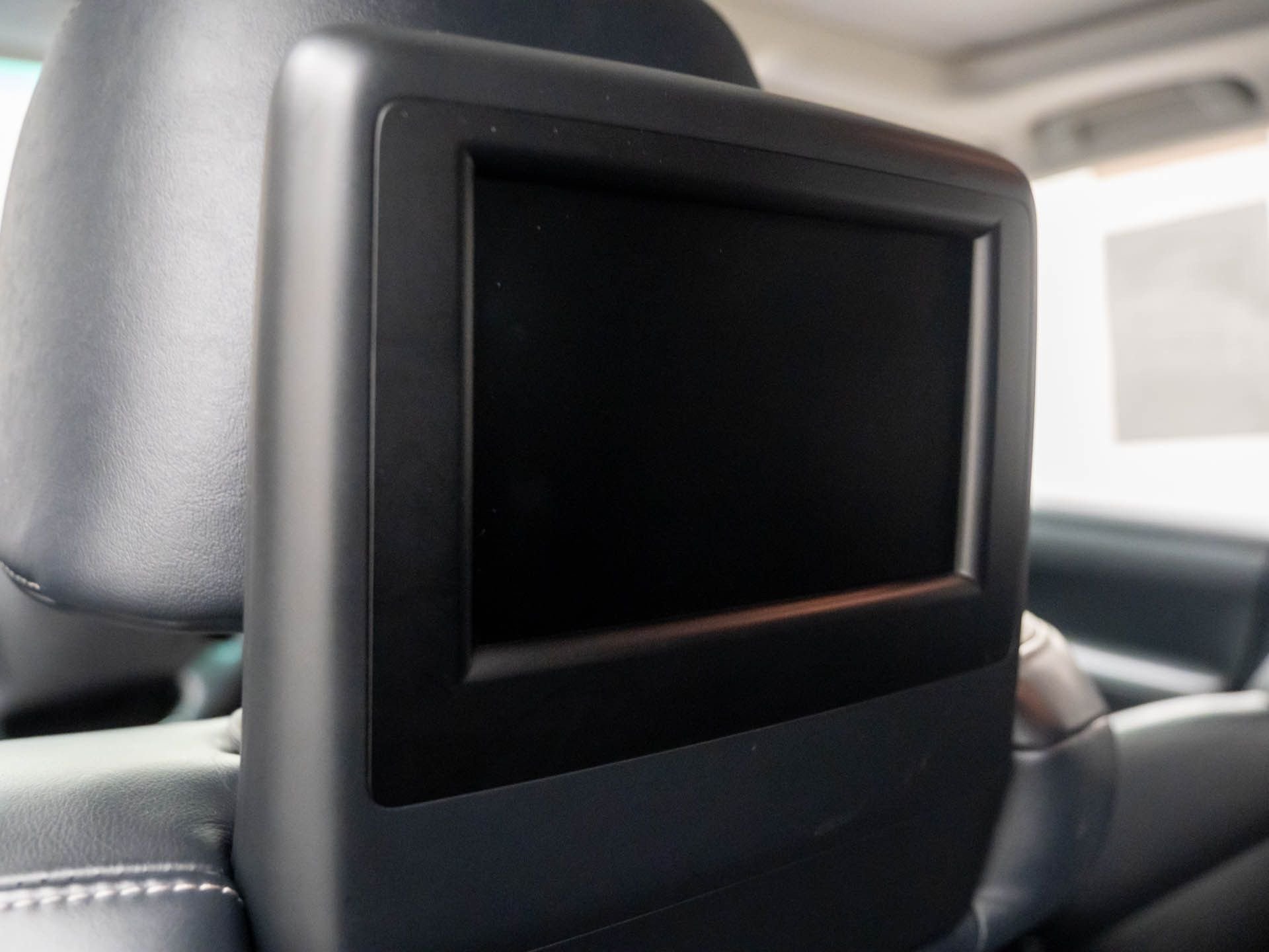 Used 2014 Black Lexus 570 image 21