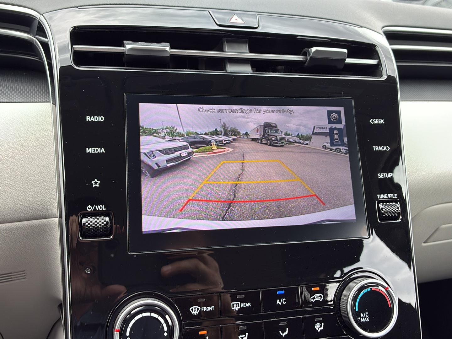 Used 2024 White Pearl Hyundai SE image 27