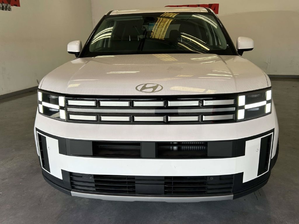 Used 2025 White Hyundai SE image 8
